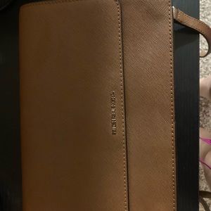 Michael Jordan’s Danielle crossbody